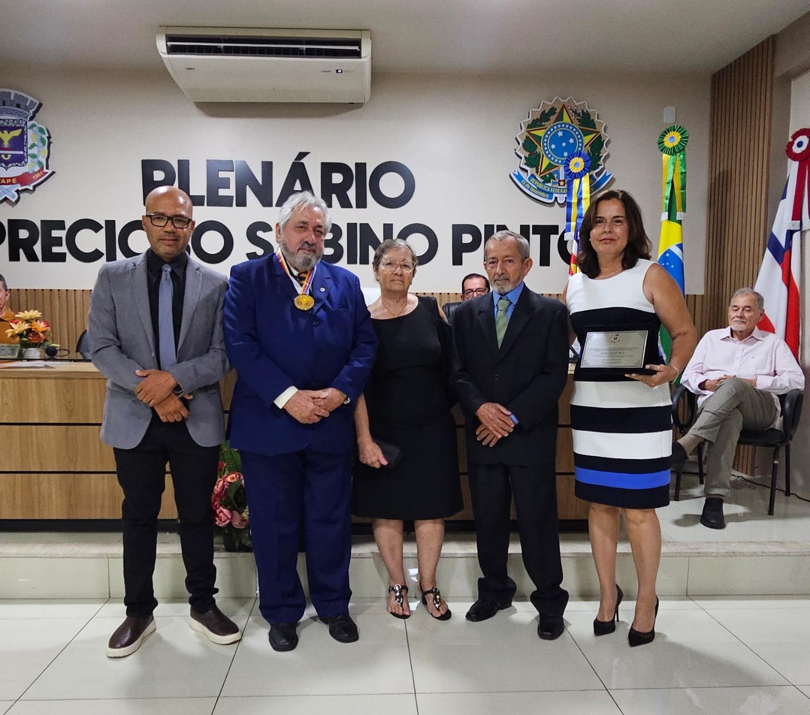 ITAPÉ HOMENAGEIA DR. CARLOS SODRÉ COM COMENDA DO FUNDADOR E LANÇA PRÉ-CANDIDATURA AO SENADO