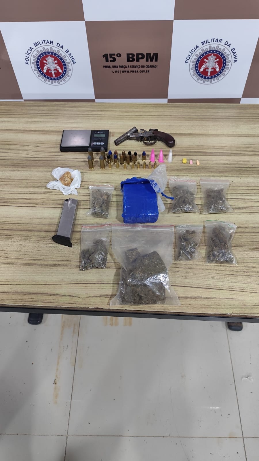 PM APREENDE DROGAS, ARMA E MUNIÇÕES EM ITABUNA